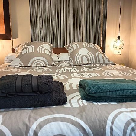 Chatescos - Estudio En Chateau Luaran gambar