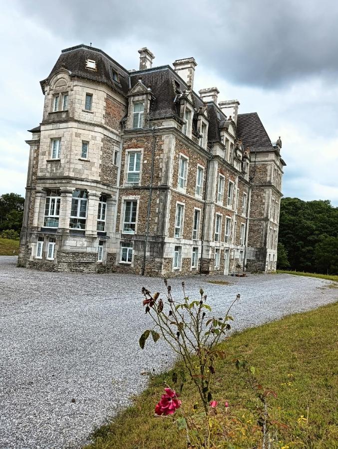 Chatescos - Estudio En Chateau Luaran gambar