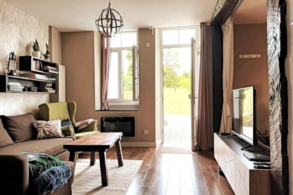 Chatescos - Estudio En Chateau Luaran gambar